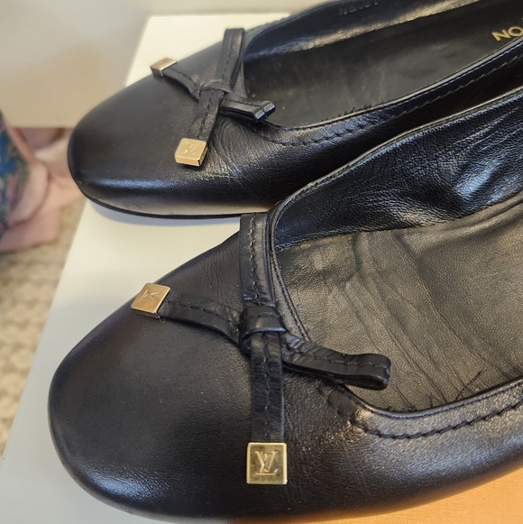 Louis Vuitton "Uniformes" Black Ballet Flats Gold LV Bow Sz. 7/37 Ret. $895 - Picture 5 of 11